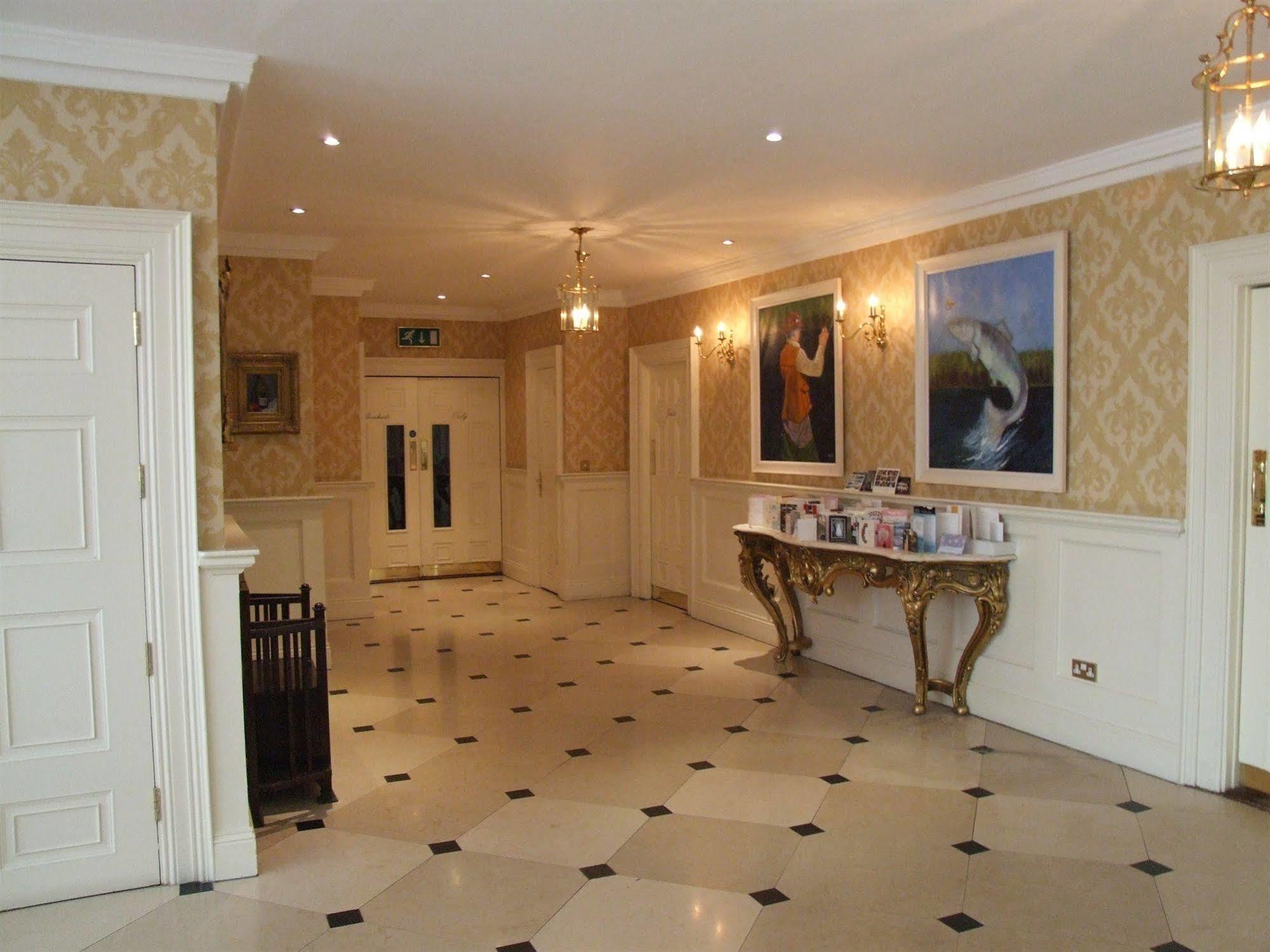 Barberstown Castle Hotell Straffan Exteriör bild